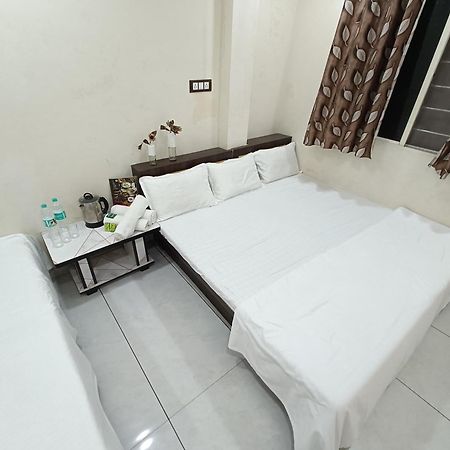 Treebo Yatri Grah Kshipra T Hotel Uddzsaín Kültér fotó