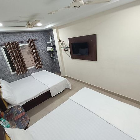 Treebo Yatri Grah Kshipra T Hotel Uddzsaín Kültér fotó