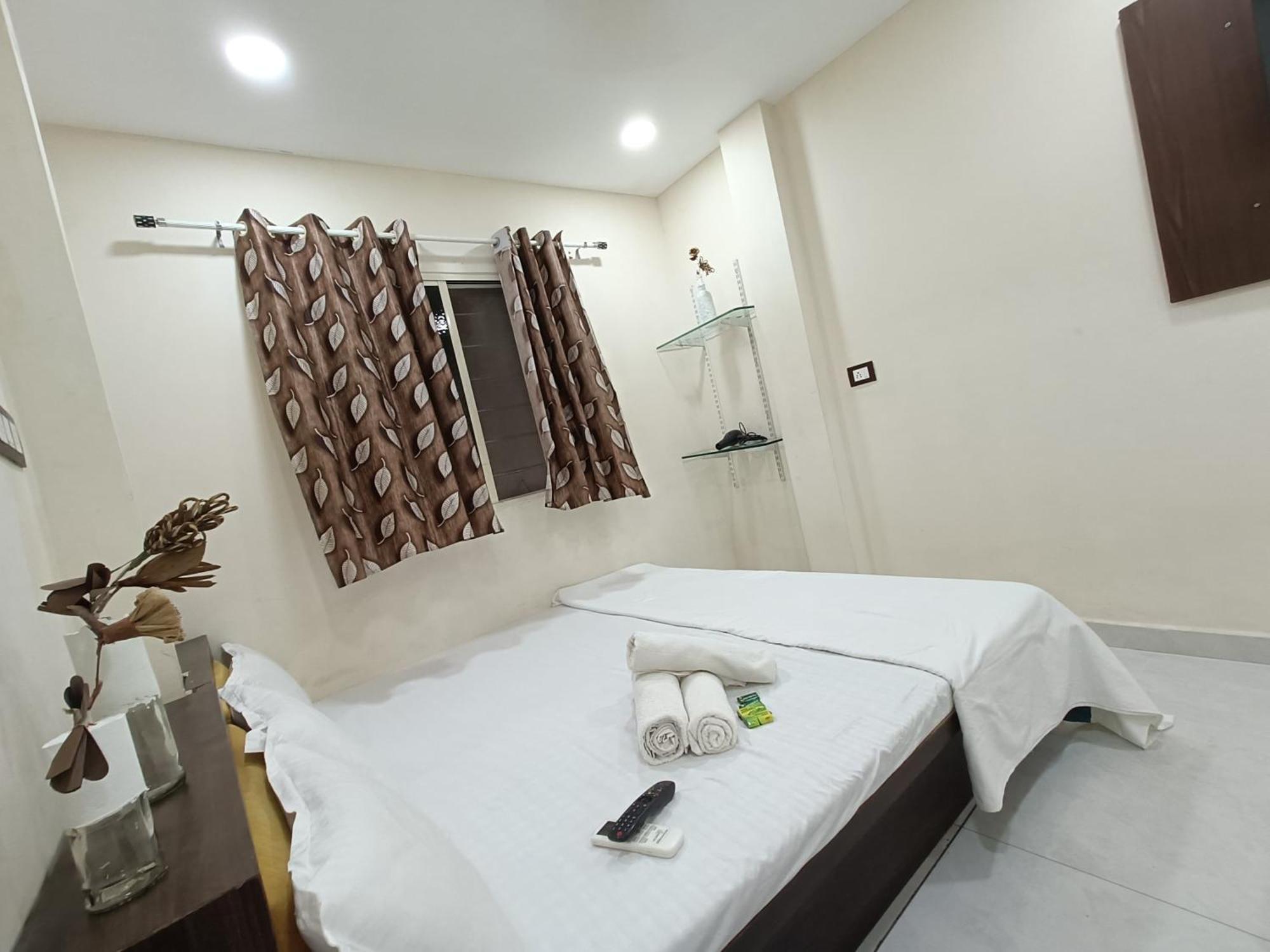 Treebo Yatri Grah Kshipra T Hotel Uddzsaín Kültér fotó
