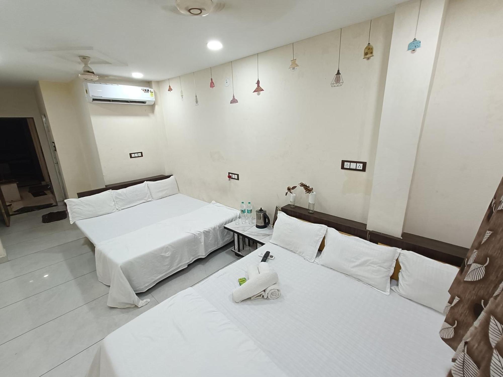 Treebo Yatri Grah Kshipra T Hotel Uddzsaín Kültér fotó