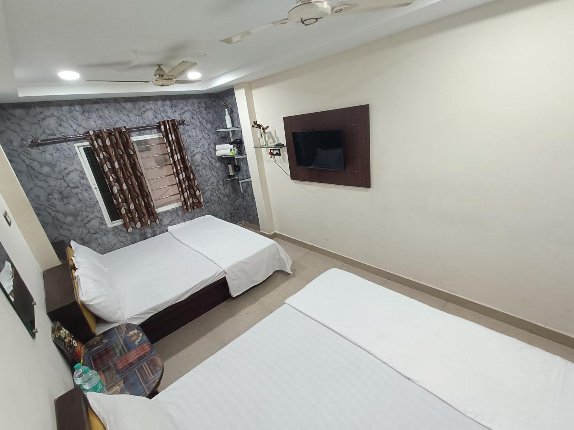 Treebo Yatri Grah Kshipra T Hotel Uddzsaín Kültér fotó