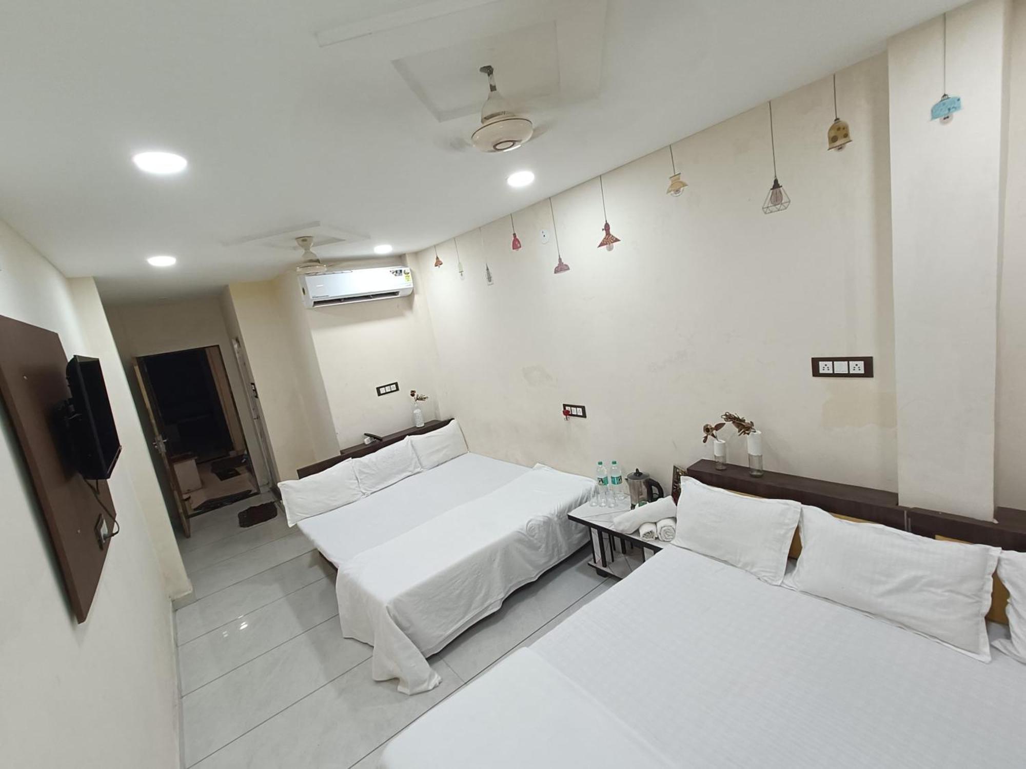 Treebo Yatri Grah Kshipra T Hotel Uddzsaín Kültér fotó